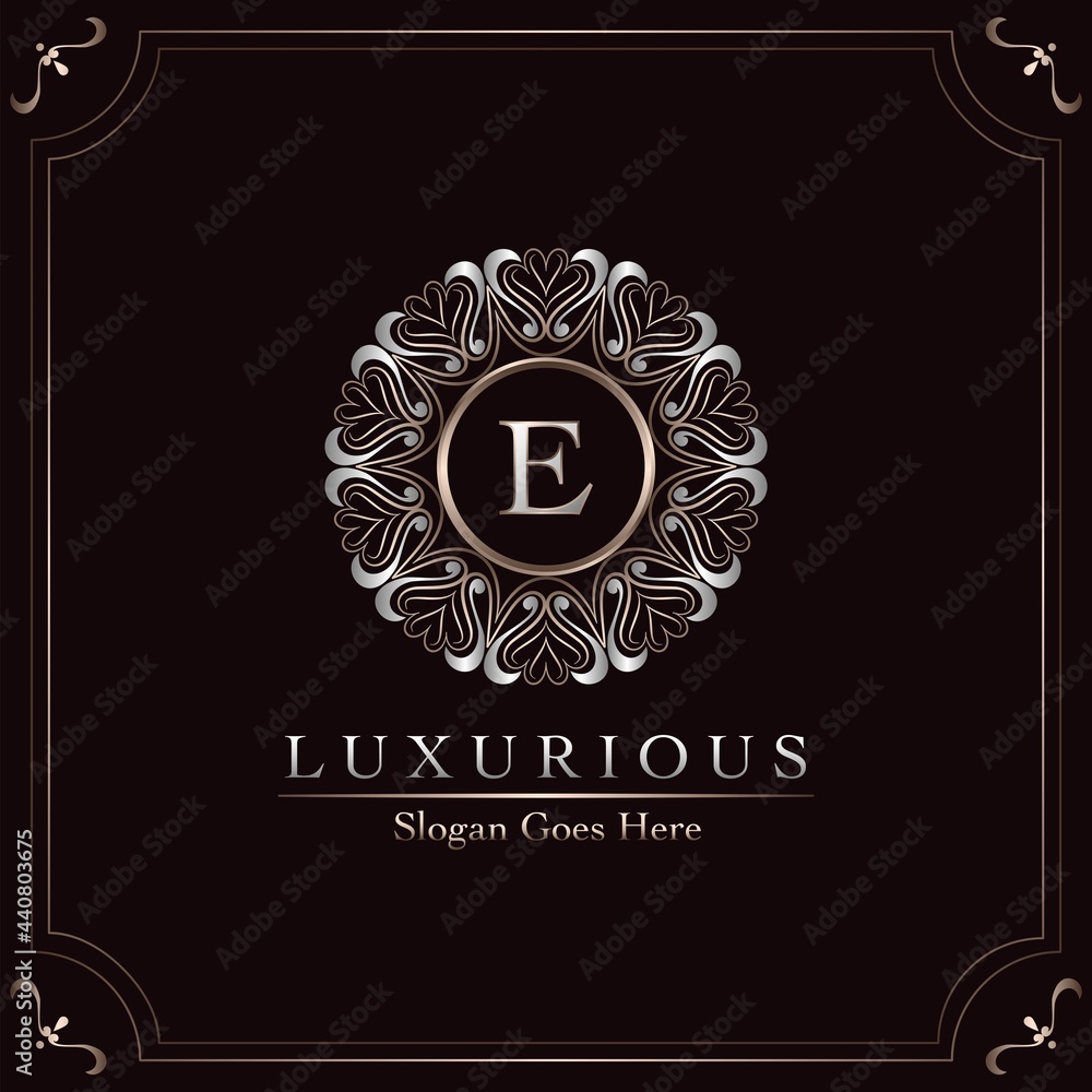 Obraz premium Elegance Ornate Luxury Mandala Badge Letter E Logo Design Decorative Frame Template