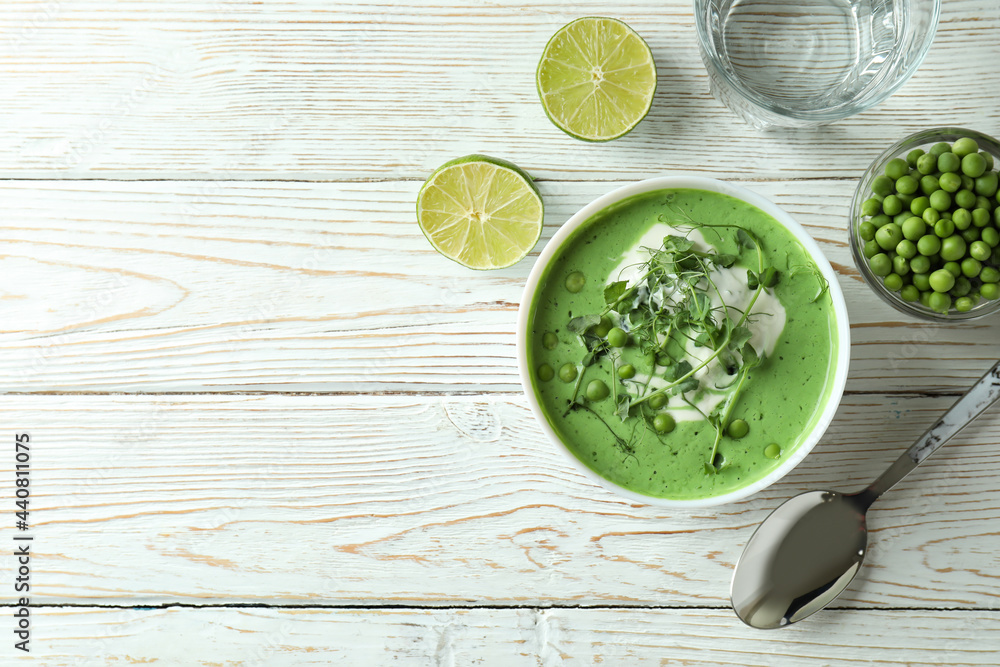 Obraz premium Concept of tasty eating with pea soup on white wooden table