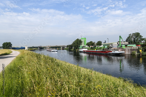 Schifffahrtskanal in Duisburg