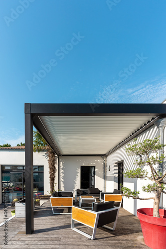 Stampa su tela Trendy outdoor patio pergola shade structure, awning and patio roof, garden loun
