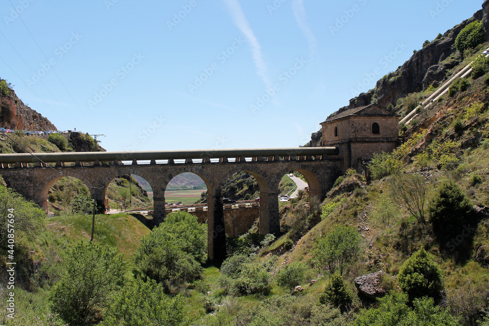 route and hiking on the bridge of Patones
