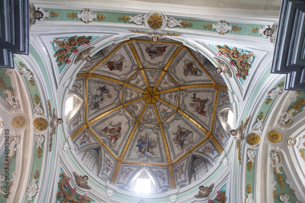 Obraz premium interior of the cathedral of st mary