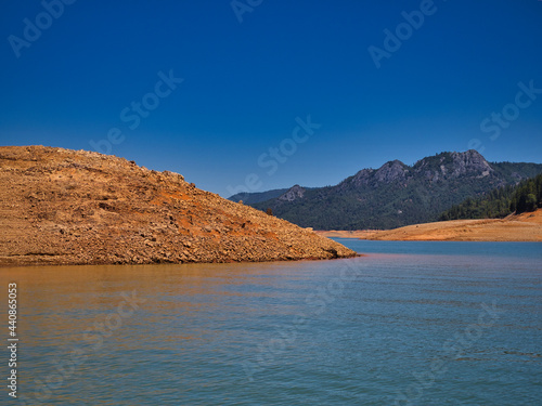 Low water levels and Lake Shasta due to drought  © Cam