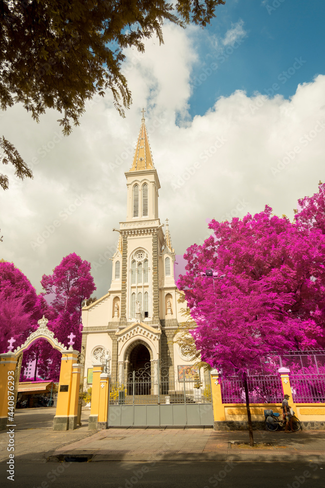 Obraz premium Time: June 21, 2021. Location: Ho Chi Minh City. Infrared landscape photo: Huyen Sy church. The church built in 1902 and completed in 1905. A beautiful architectural work.