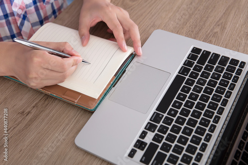 Фотография Man studying with laptop