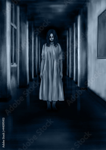暗い廊下に現れた女の子の幽霊青 © nijin