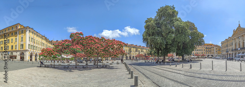 Tableau sur toile Panorama sur la place Garibaldi à Nice sur la Côte d'Azur avec les immeubles eux