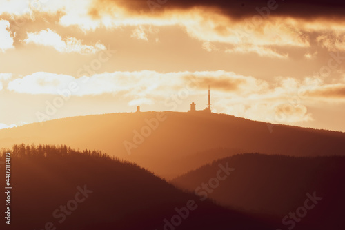 Berg Brocken im Harz im Sonnenuntergang