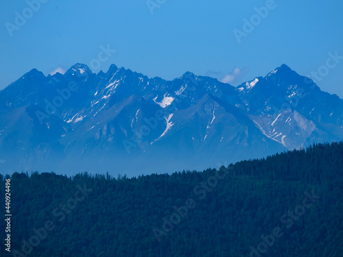 Fototapeta Naklejka Na Ścianę i Meble -  Tatry z Beskidu Wyspowego - Łomnica, Durny Szczyt, Baranie R…
