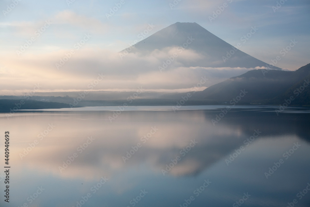 本栖湖の富士