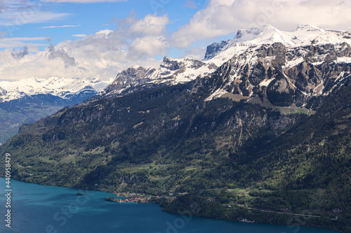 Zauberhafte Schweizer Alpenkulisse; Blick vom Harder (Wannichnubel) über den Brienzersee auf Axalphorn, Wildgerst und Schwarzhorn