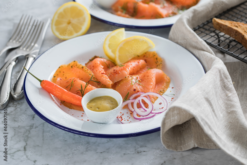 Foto de Asia Art Gravlax Graved Lachs, ein roh gebeizter Fisch mit Zitronengras und Chili auf