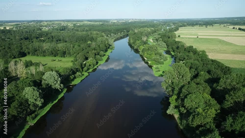 Prise de vue de la Vienne réalisé proche de Chinon en Indre et Loire Prise de vue de la Vienne réalisé proche de Chinon en Indre et Loire