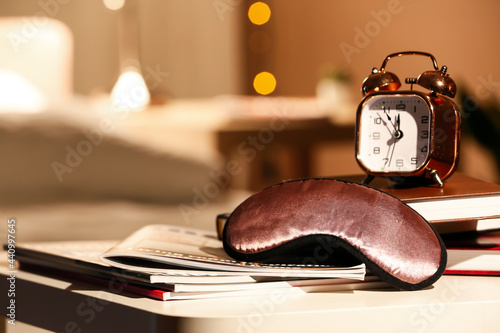 Stylish sleeping mask, maga...