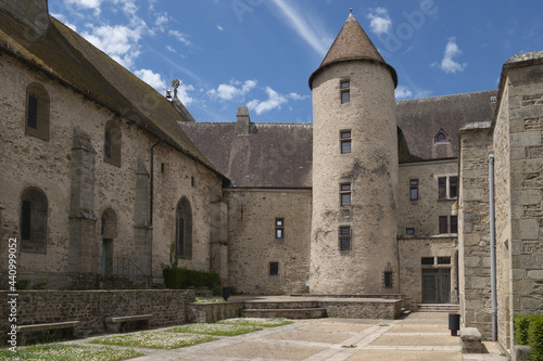 Sur la voie de Rocamadour pour Saint-Jacques-de-Compostelle entre les départements de la Creuse et de la Corrèze.