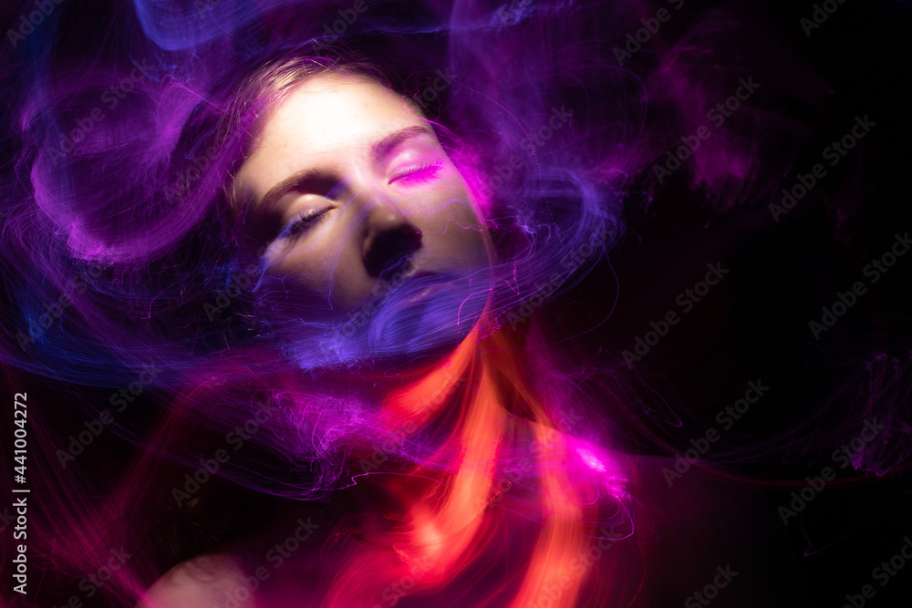 lightpainting portrait, new art direction, long exposure photo without photoshop, light drawing at long exposure
lightpainting portrait, new art direction, long exposure photo without photoshop, light drawing at long exposure