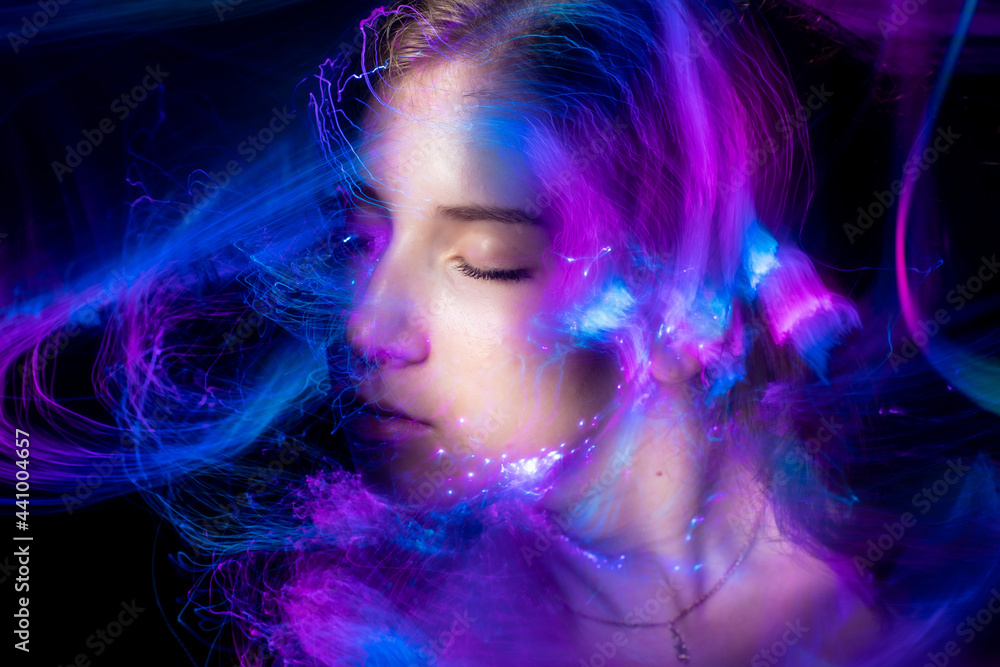 lightpainting portrait, new art direction, long exposure photo without photoshop, light drawing at long exposure
lightpainting portrait, new art direction, long exposure photo without photoshop, light drawing at long exposure