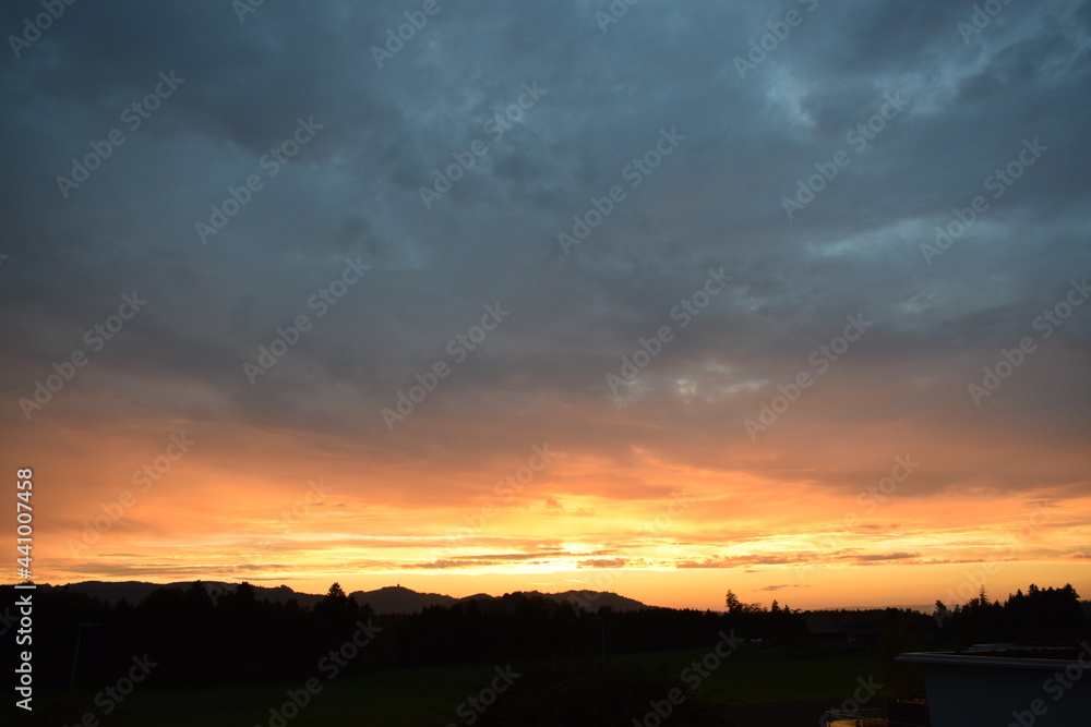 Obraz premium sunset over the mountains