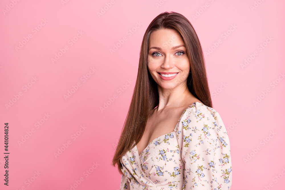 Photo portrait beautiful girl wearing casual outfit smiling happy isolated pastel pink color background Photo portrait beautiful girl wearing casual outfit smiling happy isolated pastel pink color background