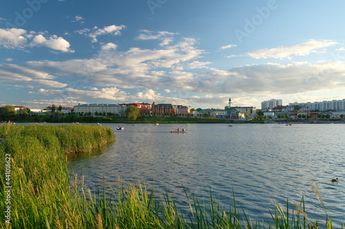 Foto Russia, Tatarstan, Kazan. June 17, 2021. Kaban lake embankment.