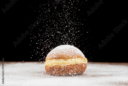 "Sonho", sweet bread stuffed with cream, made with eggs, baumilia, sugar, milk and yeast. It is typical of Brazil, Portugal and Germany.