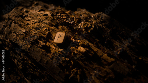 Foto Rune symbolizing wealth