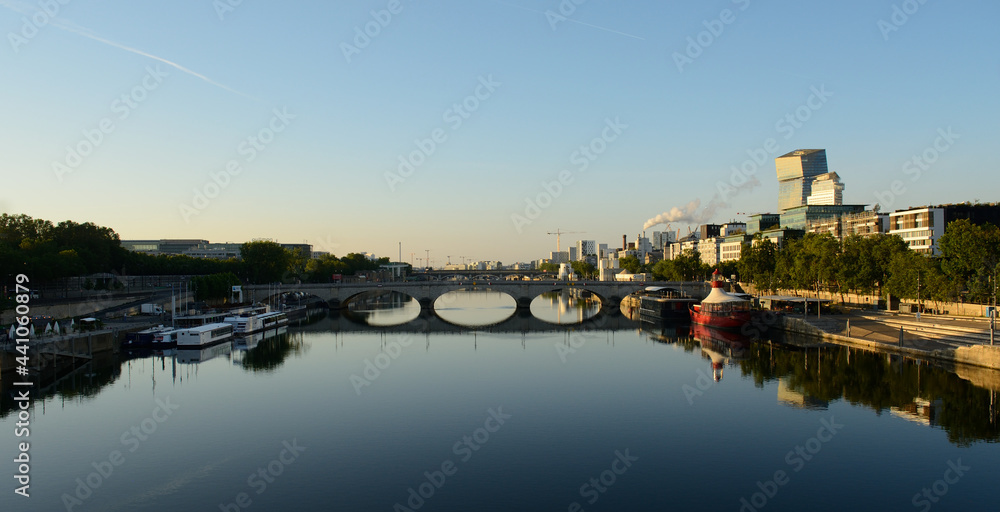 Fototapeta premium PONT PARISIEN SEINE