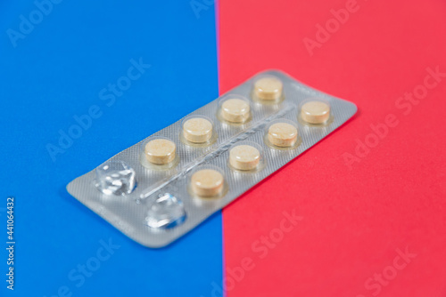 Tablets in a plate (blister).