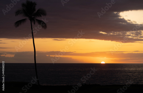 sunset on the Hawaiian sea low sun on right 3