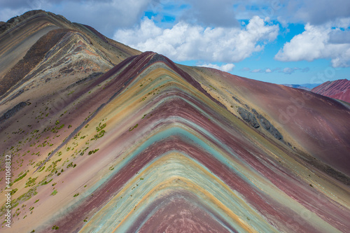 La montaña Ausangate, es también conocida, como montaña Arco Iris o Montaña de 7 colores, está ubicada en Cusco, Perú. Tiene una altitud de 5.200 msnm y es la 4ta montaña más alta del Perú.  © Alicia