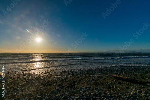 Fototapeta Naklejka Na Ścianę i Meble -  Evening Sun at the Beach