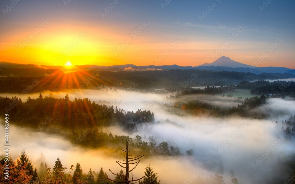 Fototapeta premium sunrise in the mountains