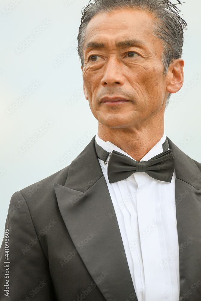 実業家 タキシード姿の男性 日本人 実業家 タキシード姿の男性 日本人