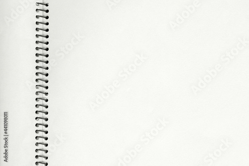 紙テクスチャー背景(白色) 縦向きのスケッチブック