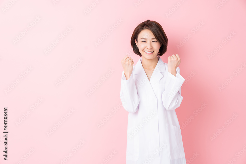 白衣の女性 白衣の女性