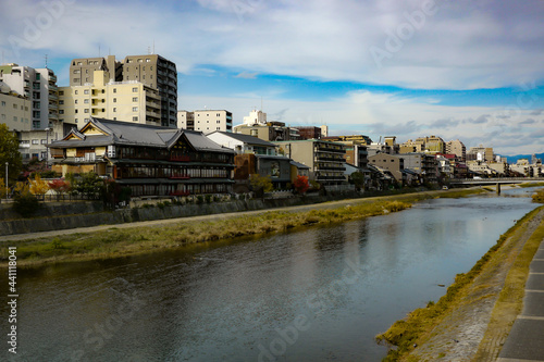 日本　京都　鴨川　風景　水