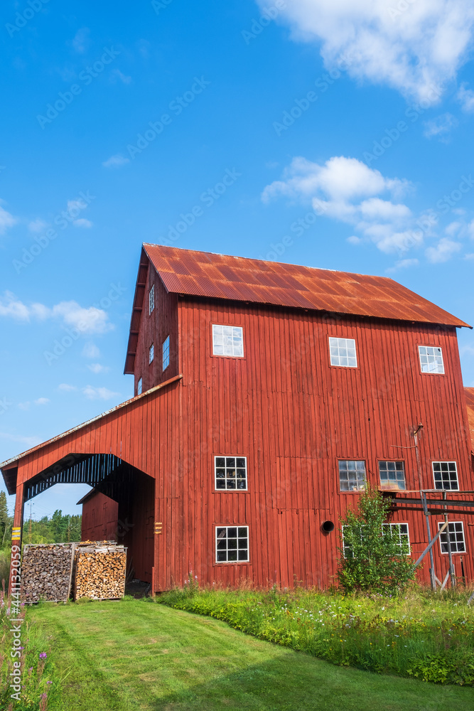 Obraz premium Old industrial building in the country