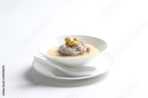 Фотография chef braised yam taro paste with gingku nut and coconut milk cream teo chew trad