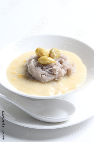 chef braised yam taro paste with gingku nut and coconut milk cream teo chew traditional hot sweet dessert menu