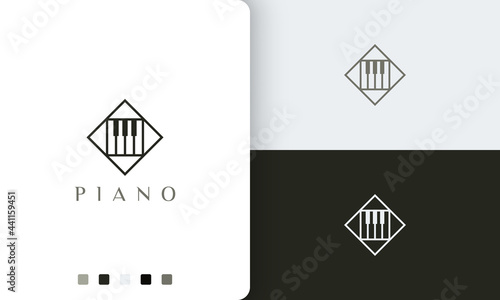 simple and modern piano course logo or icon