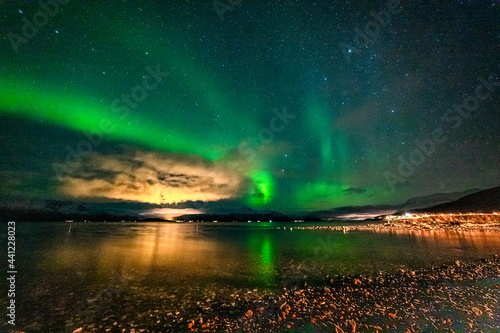 Nordlichter   ber dem Fjord in Troms bei Troms  . Aurora Borealis in the sky  heavenly light in the dark night. the lady dance in the sky. Polarlicht  Nordlicht in Norwegen