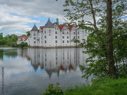 Das Schloß und der Strand von Glücksburg