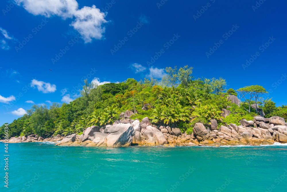 Fototapeta premium Praslin island shoreline, Seychelles
