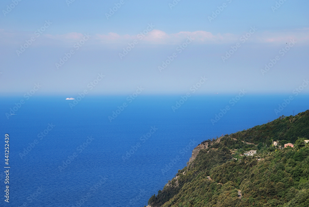 Il Mar Ligure a Framura, in provincia di La Spezia, Italia.
