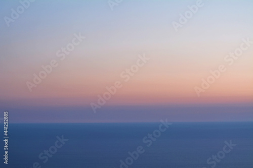 Il Mar Ligure al tramonto da Framura, Italia.