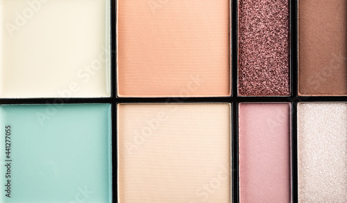 Φωτογραφία Top view of pastel palette of eyeshadows