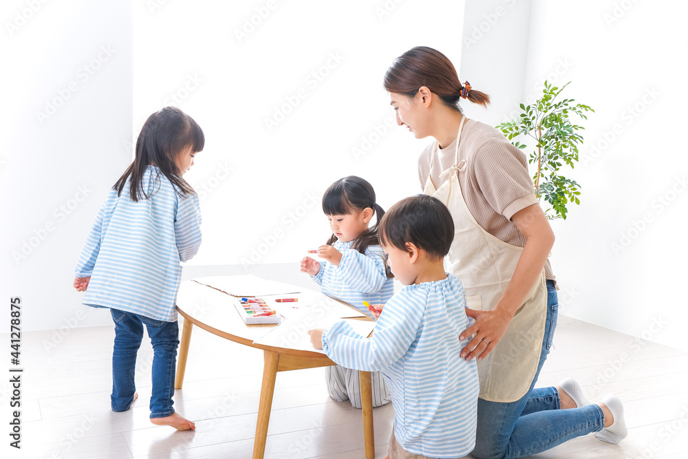 保育士と園児 保育士と園児
