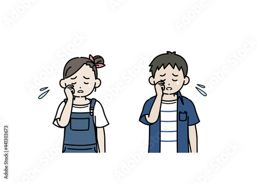 泣く男の子と女の子のイラスト　泣き虫　悲しい　子供　小学生　低学年