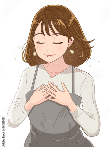 胸に手を当てる女性
