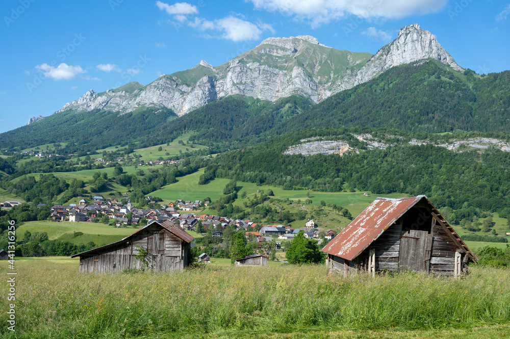 Paysage autour du village de La Compôte dans le massif des Bauges en Savoie dans les Alpes en france